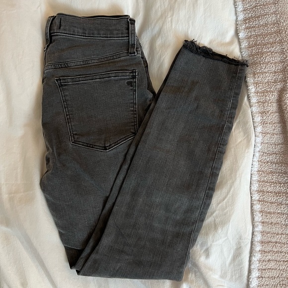 Madewell Petite 9” Mid-Rise Skinny Jeans in Black Sea size 26P - Picture 3 of 7